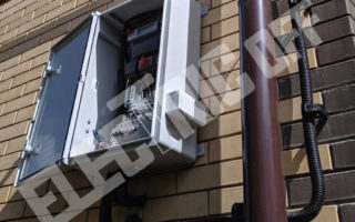 Наружные розетки на корпусе щита